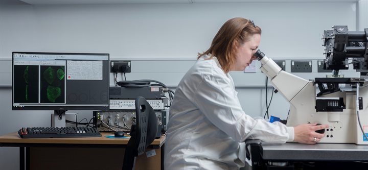 Light sheet Microscope with Researcher